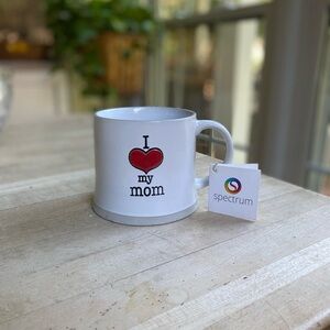 I ❤️ my MOM Stoneware Coffee Mug by Spectrum NWT 4.5” at base and 4” at opening